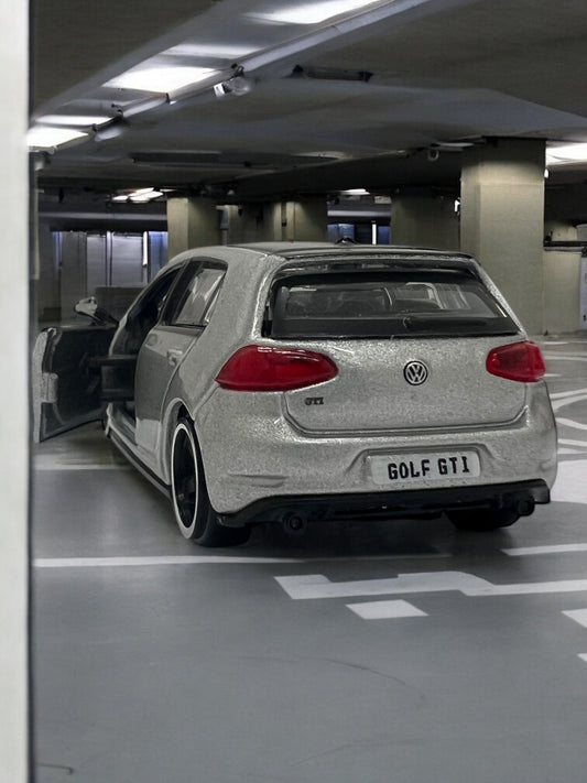 Volkswagen GTI Golf (Gray)