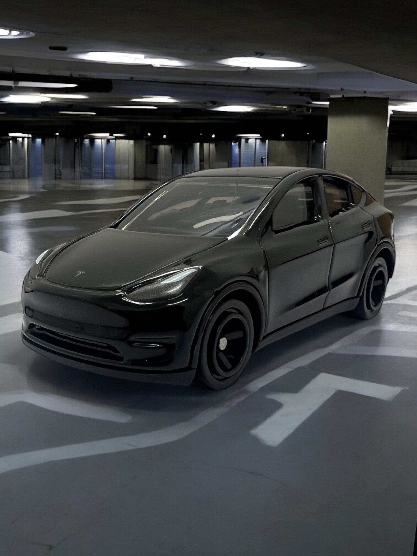 Tesla Model Y (Black)