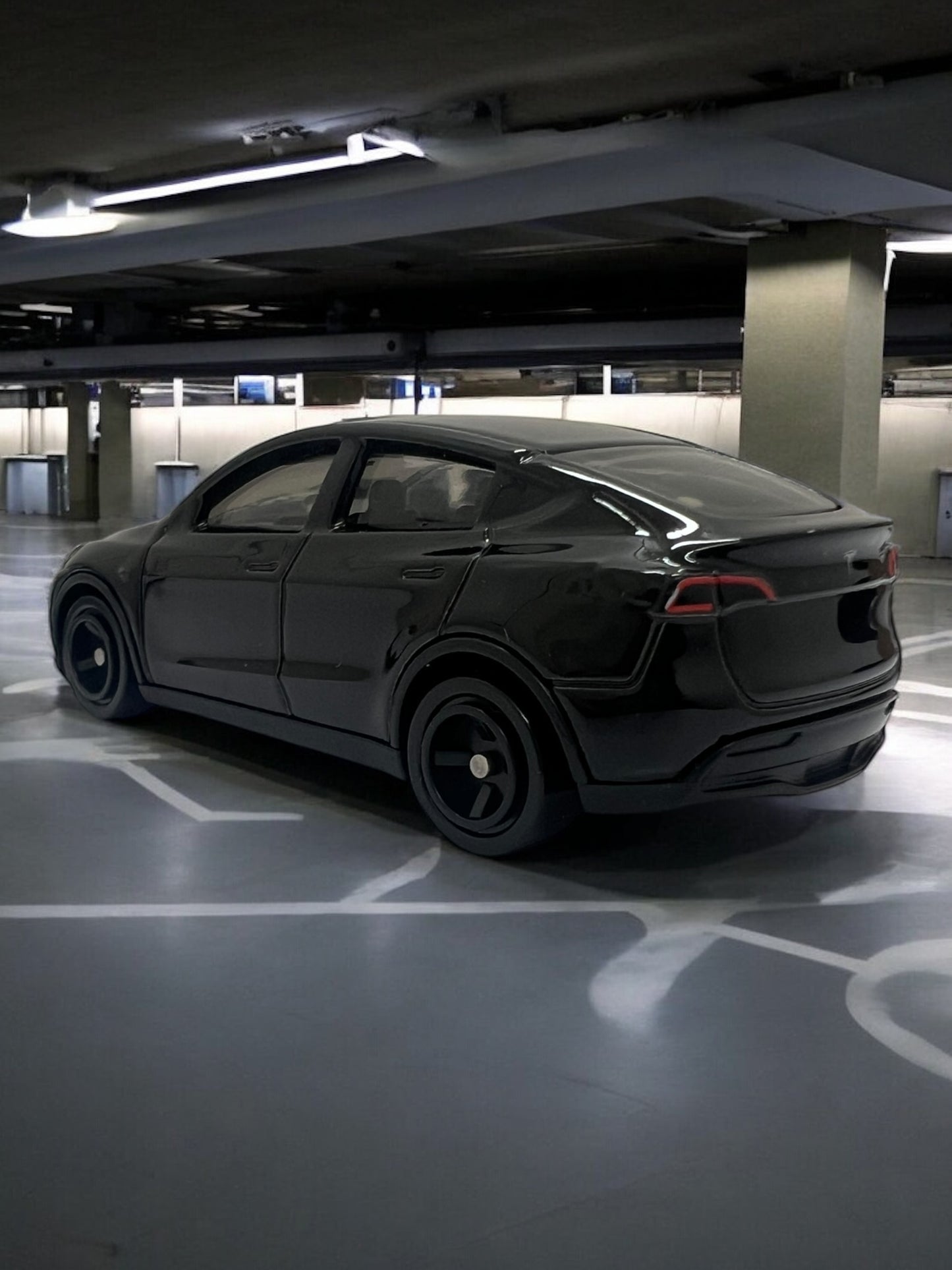 Tesla Model Y (Black)