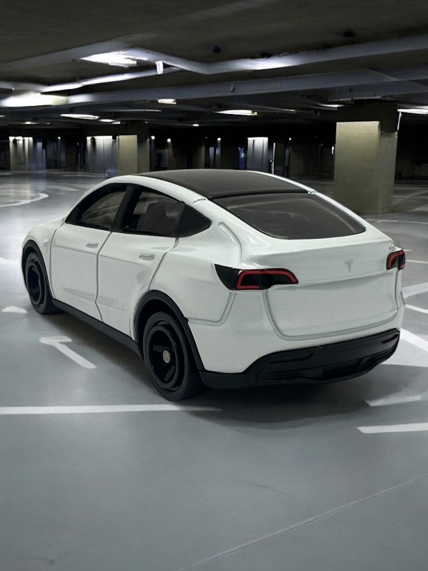 Tesla Model Y (White)