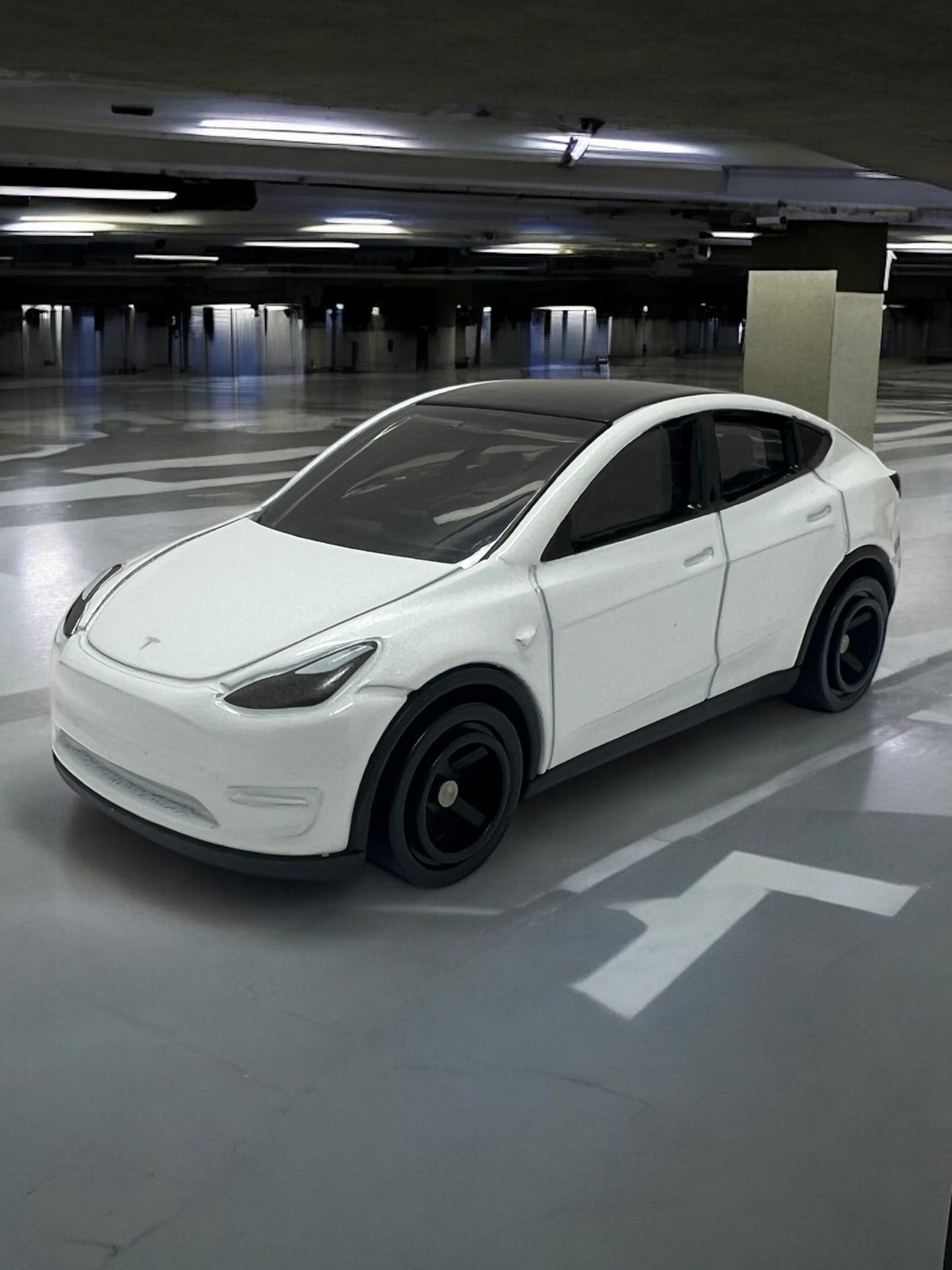 Tesla Model Y (White)