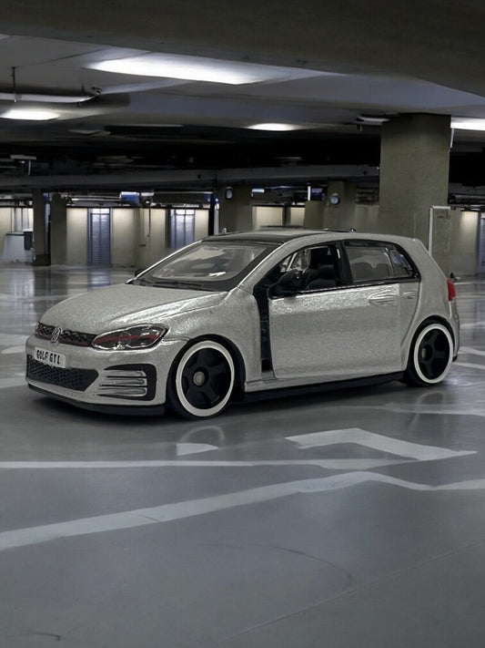 Volkswagen GTI Golf (Gray)